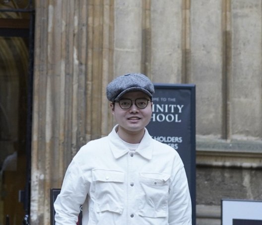 Portrait of Xinyu Guan